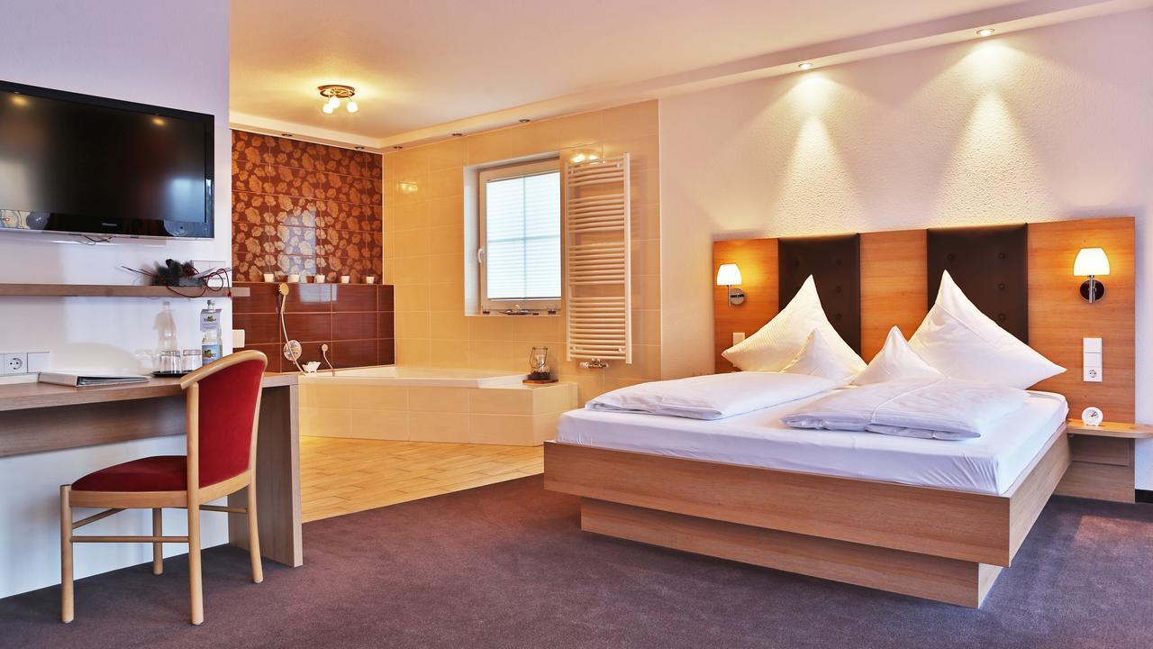Hotel Roessle Berneck Altensteig Buitenkant foto